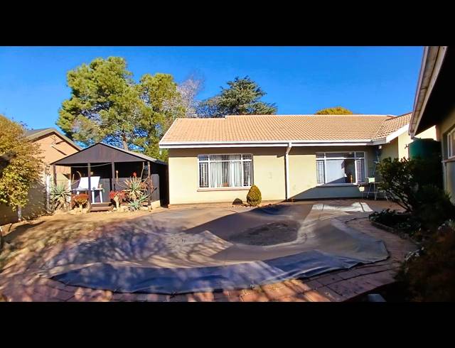 4 BEDROOM HOUSE FOR SALE IN WALDRIFT